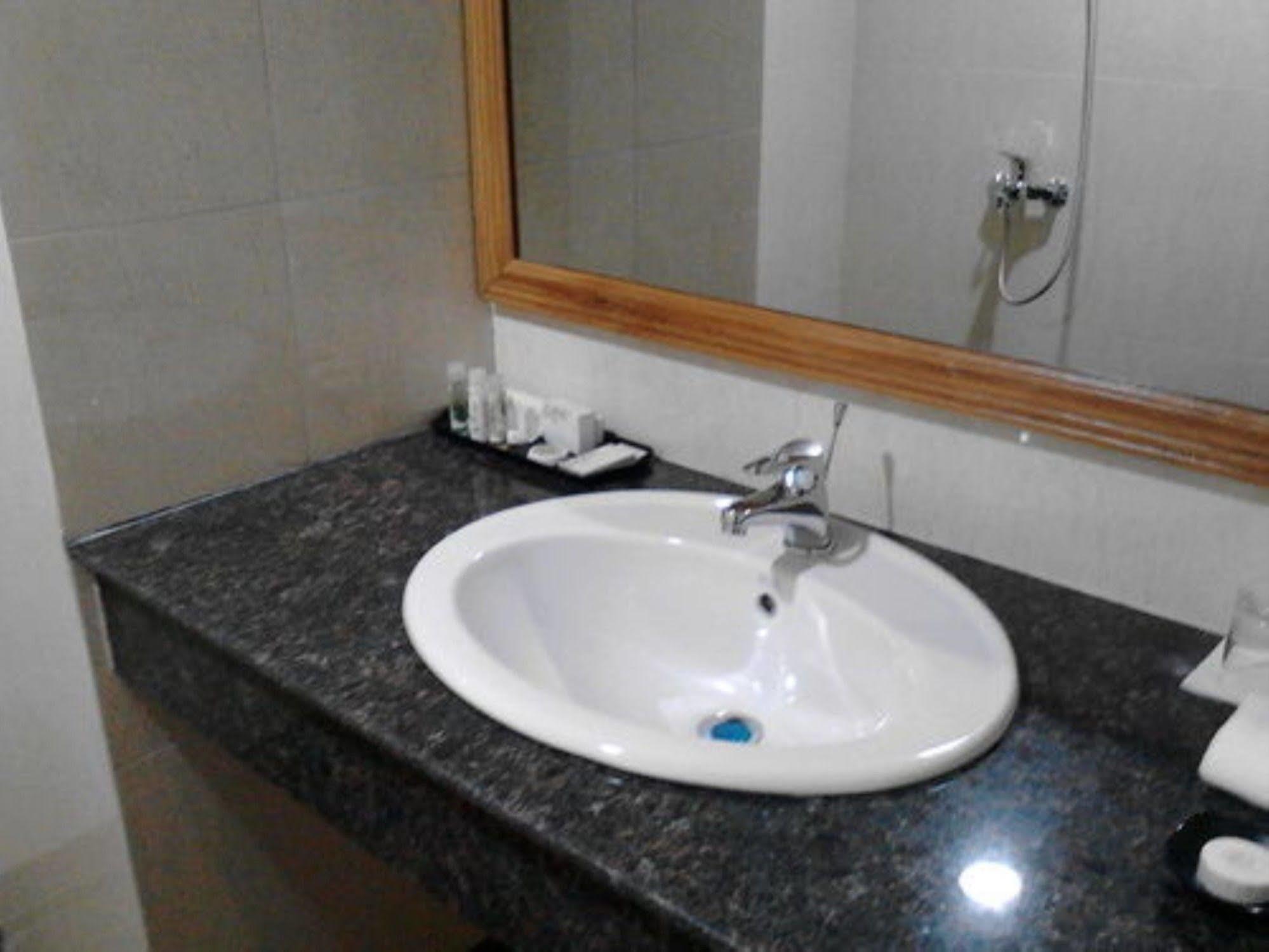 Silver Green Hotel Rangun Zewnętrze zdjęcie